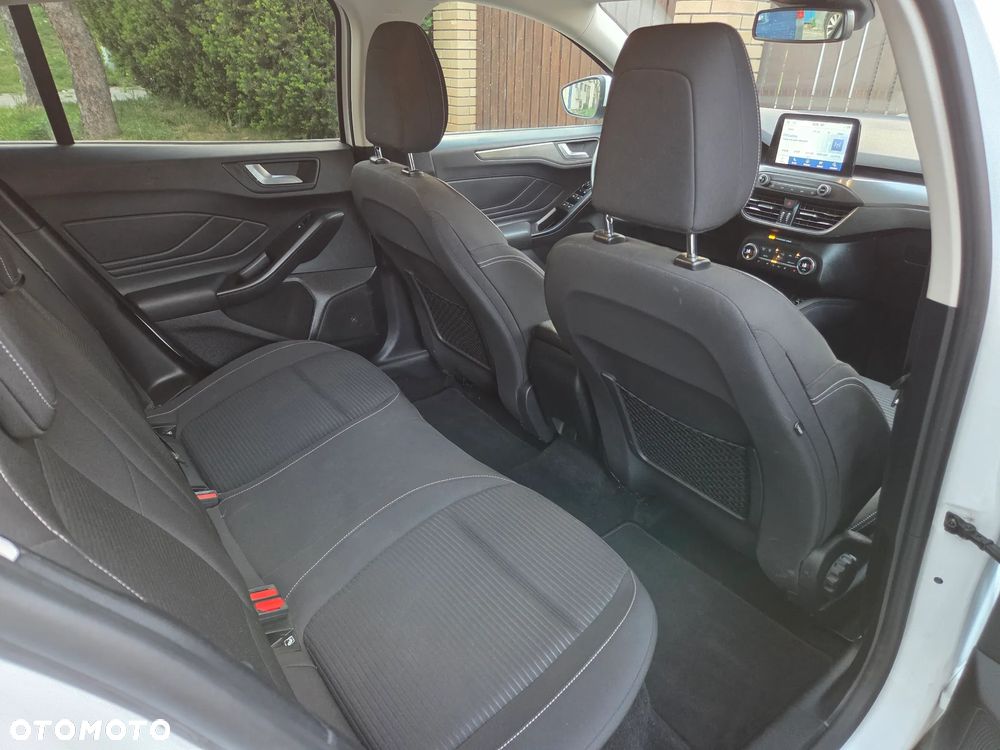 Ford Focus 1.0 EcoBoost Titanium - 11