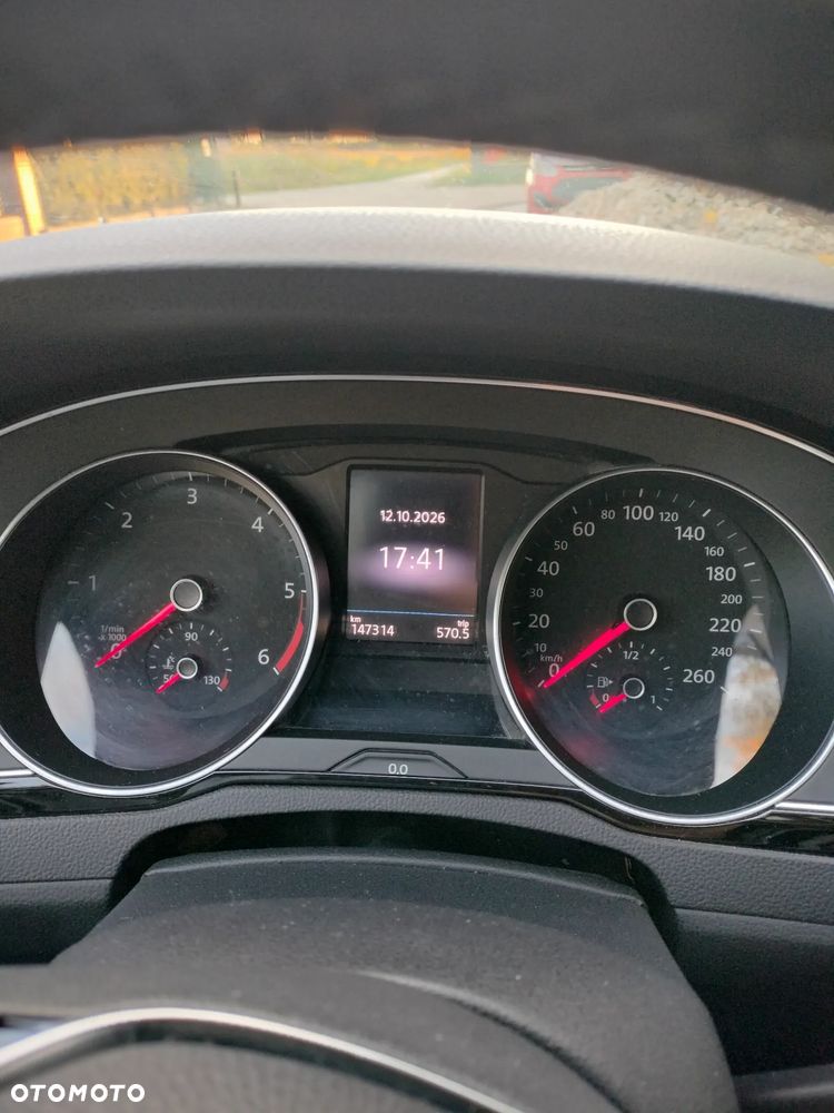 Volkswagen Passat - 13