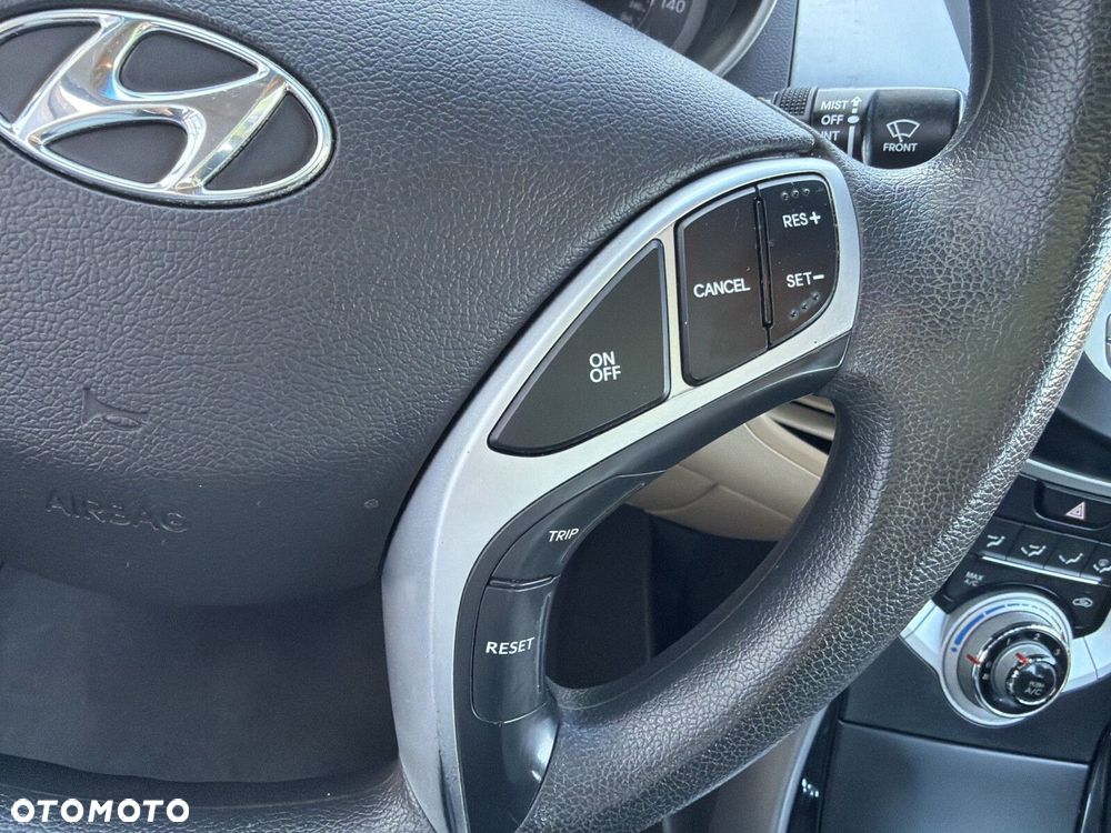 Hyundai Elantra - 21