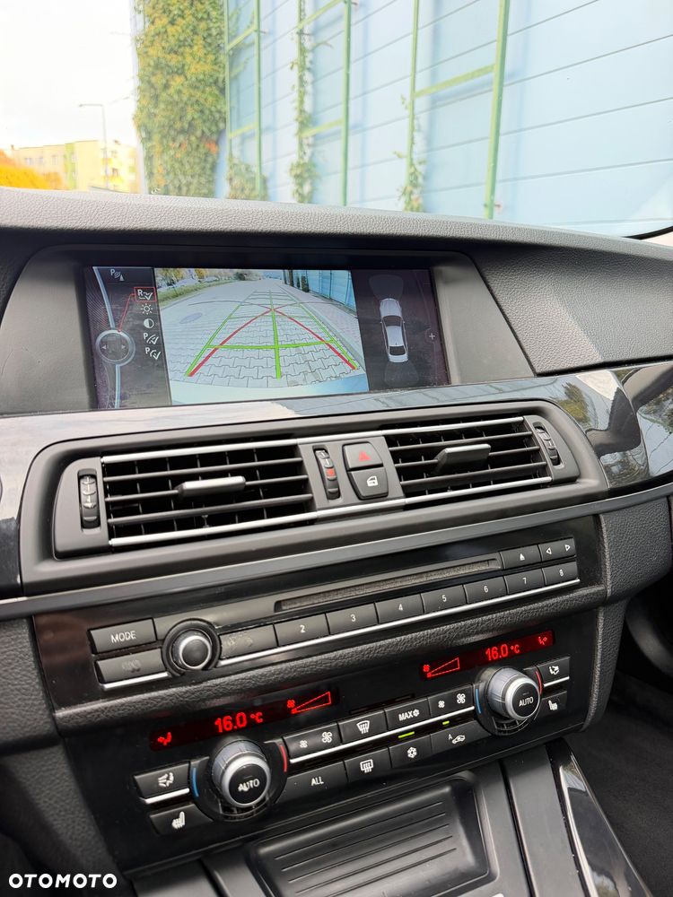 BMW Seria 5 523i - 30