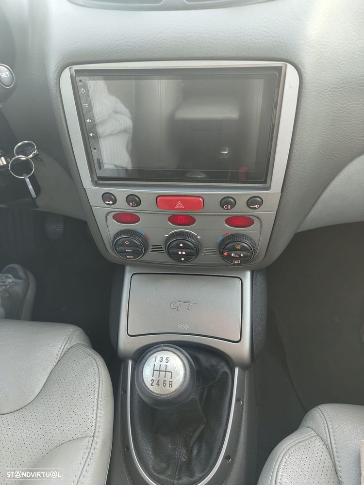 Alfa Romeo GT 1.9 JTD M-JET - 18