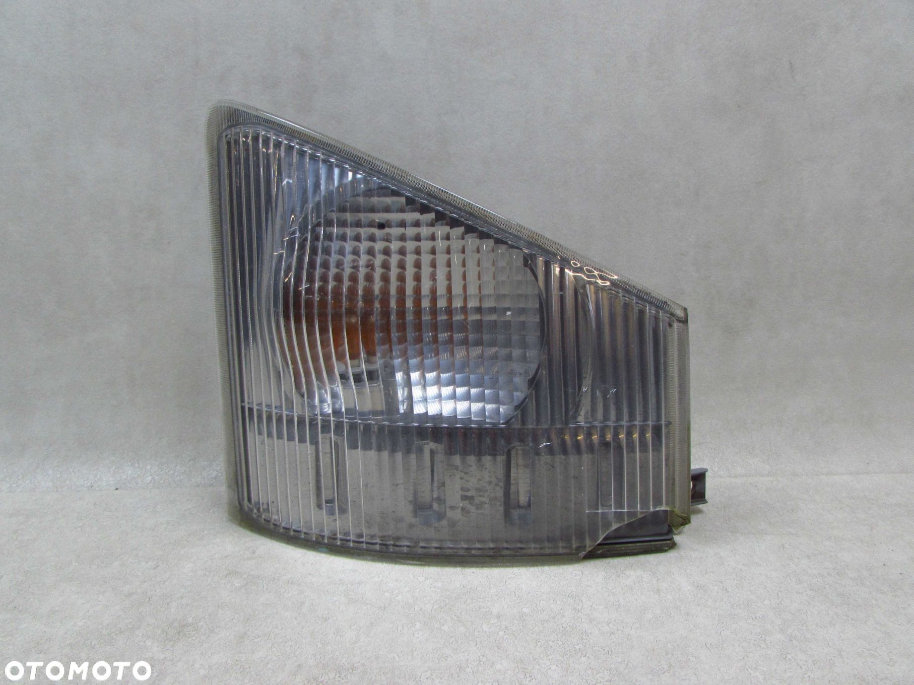 ISUZU N35 N75 NPR NQR 07-18 KIERUNKOWSKAZ MIGACZ PRAWY USZKODZONY - 1