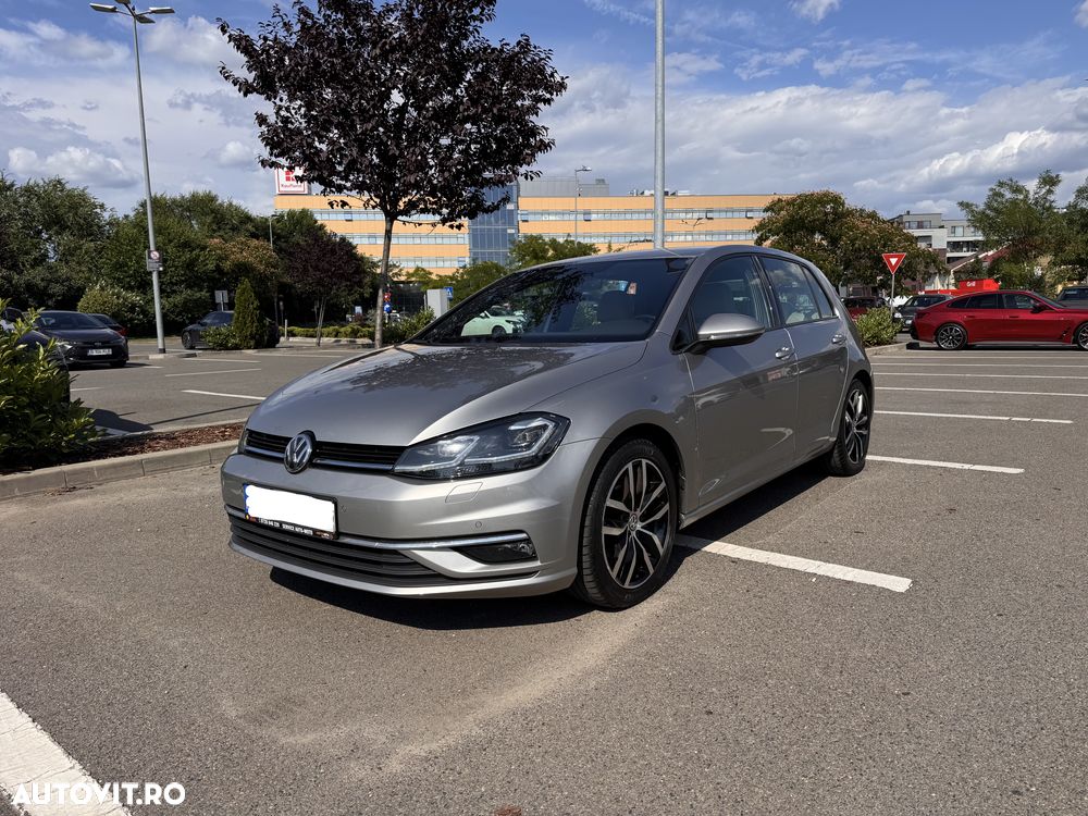 Volkswagen Golf - 1