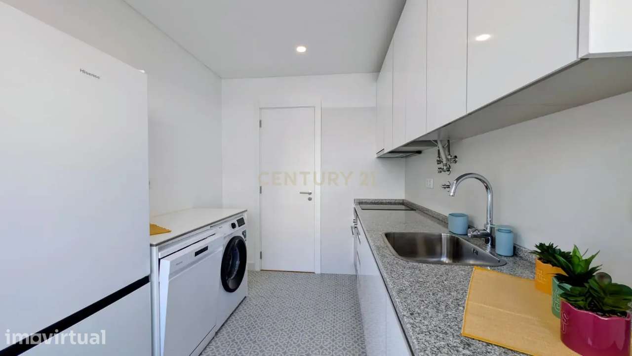 T2 Totalmente Remodelado | 1.º Andar com Elevador | Avenida D. Dinis – - Grande imagem: 5/19