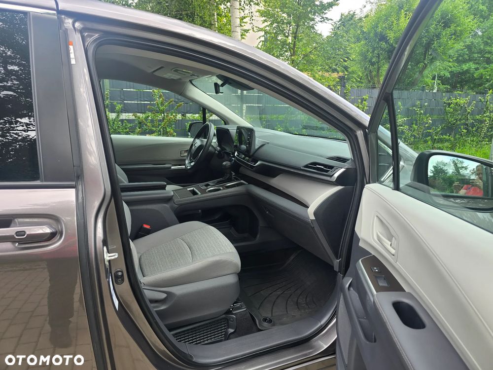 Toyota Sienna - 11