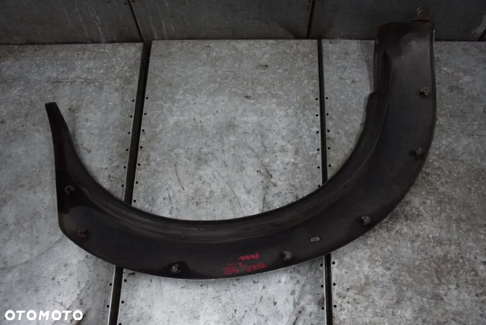 NISSAN NAVARA D22 LISTWA BŁOTNIKA LEWA  TYŁ 4D - 8