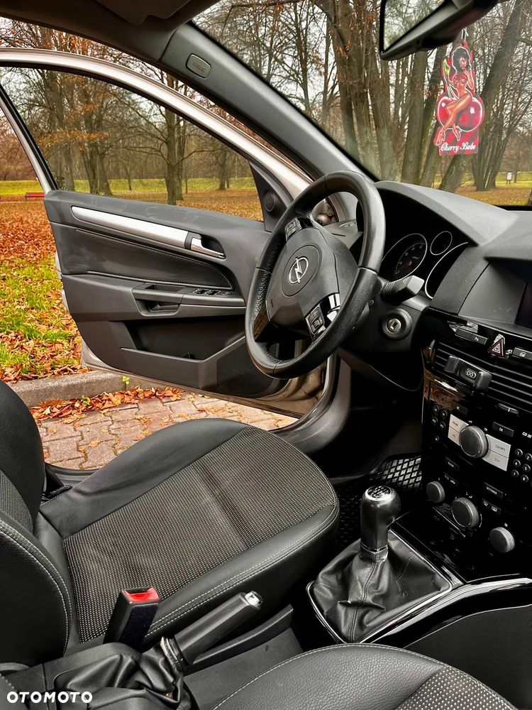 Opel Astra 1.6 Turbo Edition - 7