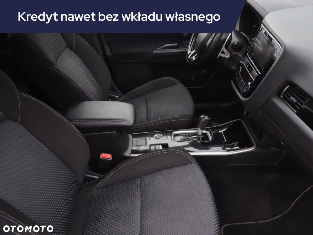 Mitsubishi Outlander - 11