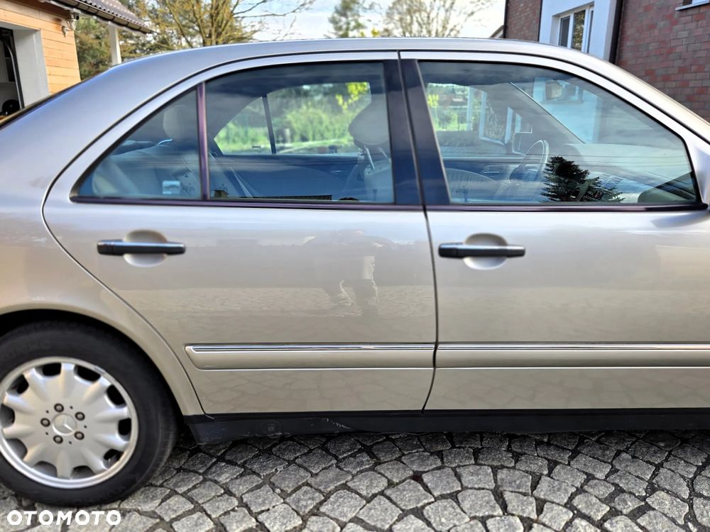 Mercedes-Benz Klasa E - 18