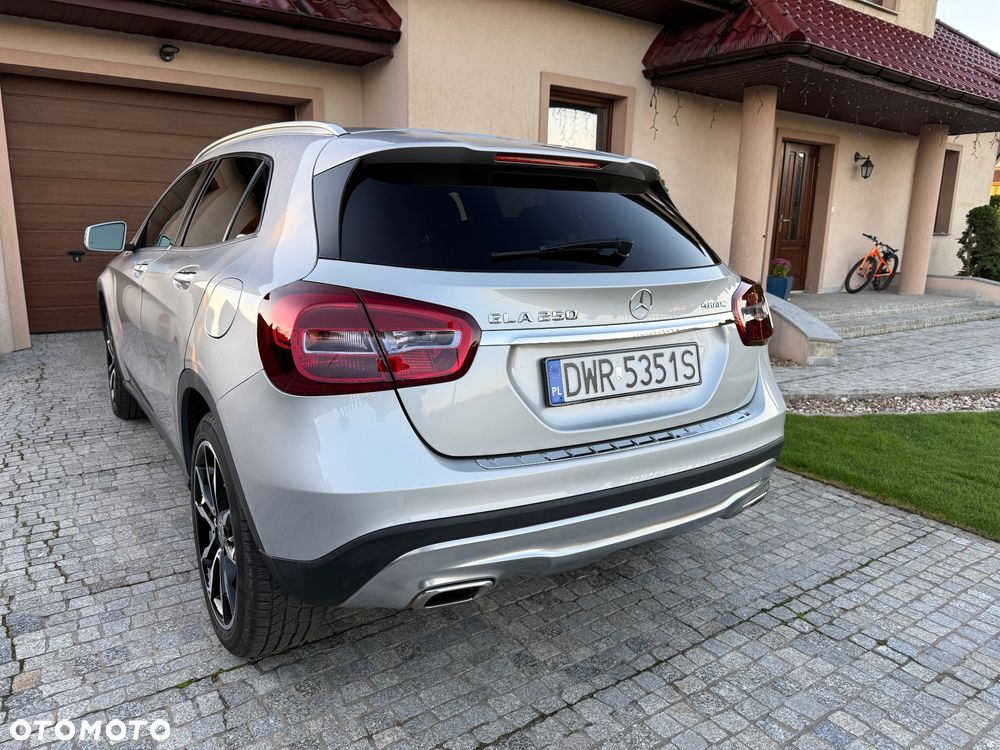 Mercedes-Benz GLA 250 4-Matic - 25