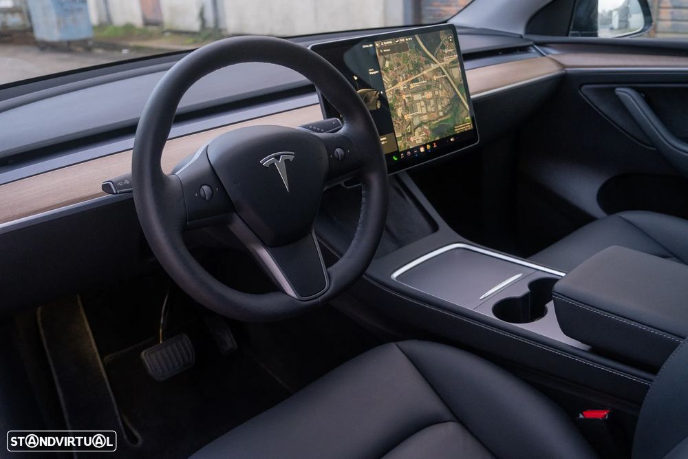 Tesla Model Y Long Range Dual Motor AWD - 25