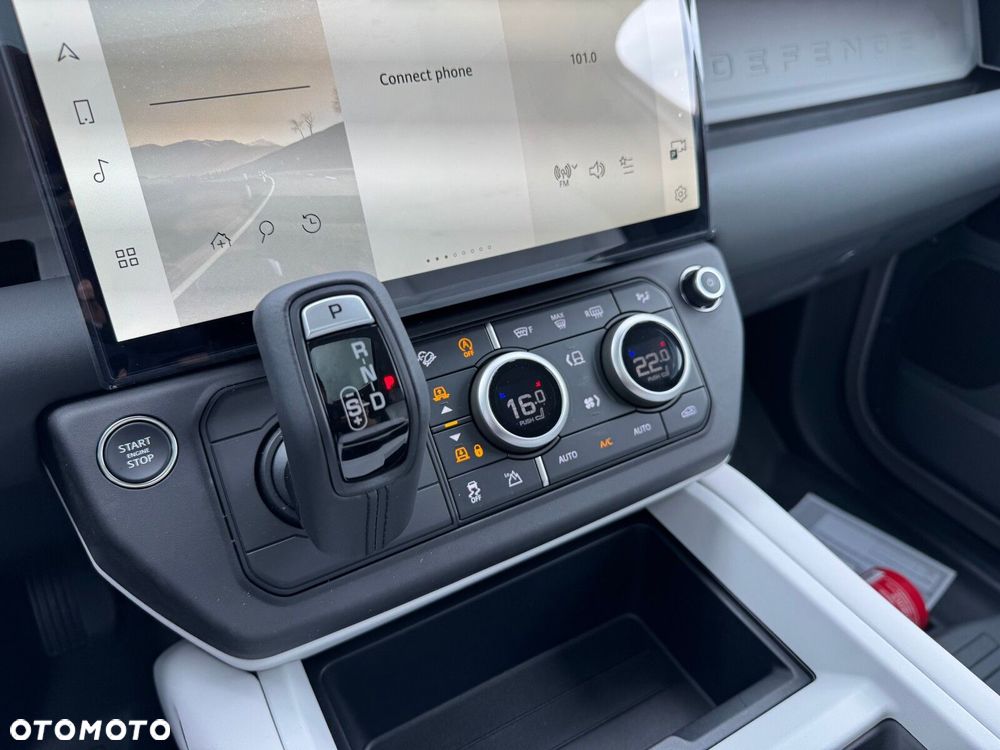 Land Rover Defender - 12