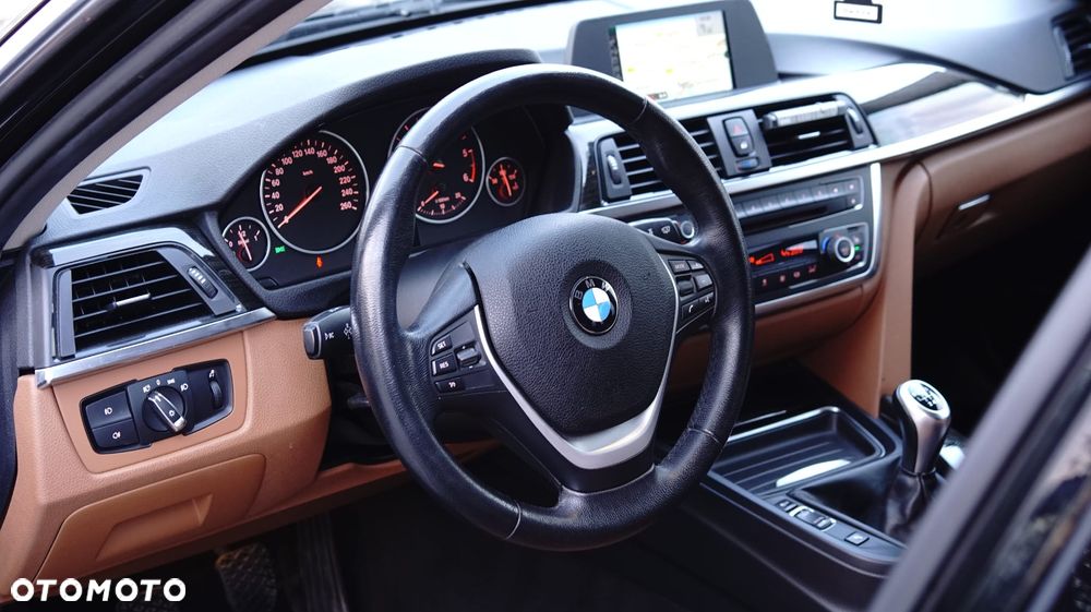 BMW Seria 3 318d Luxury Line - 24
