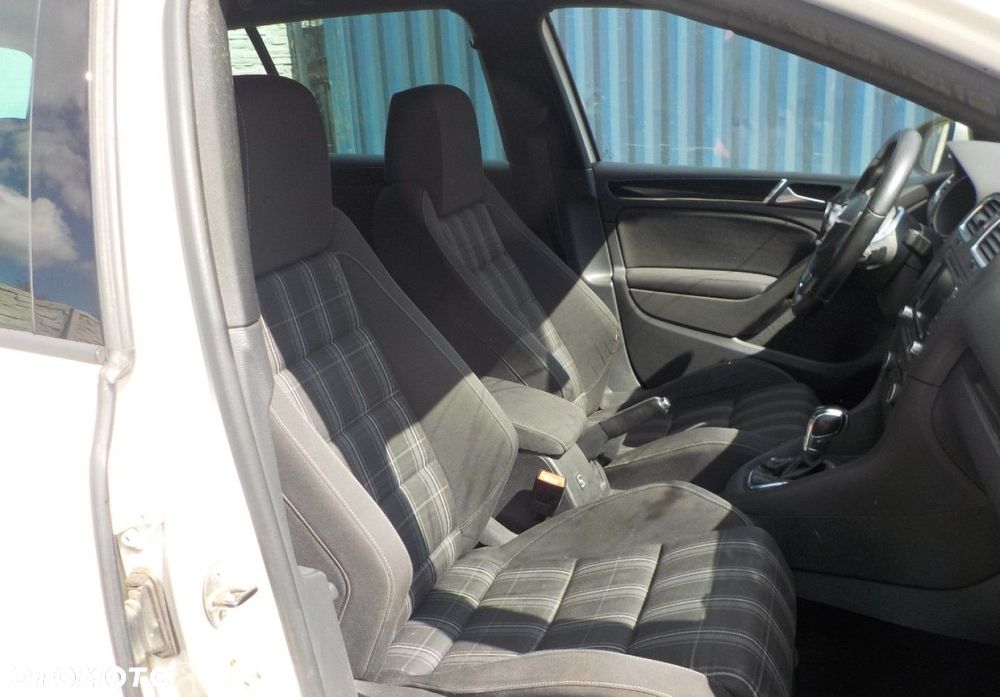 Volkswagen Golf - 18