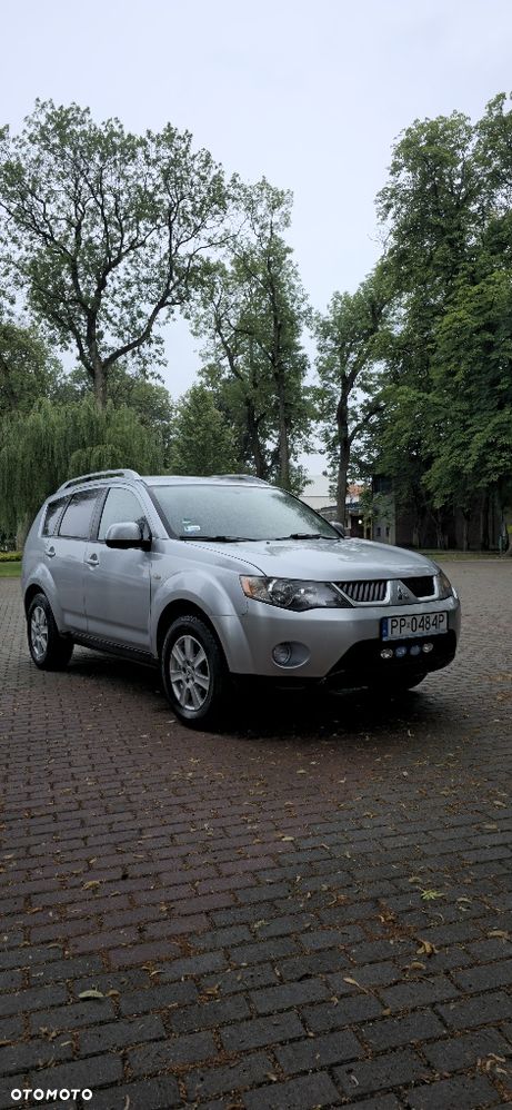 Mitsubishi Outlander - 1