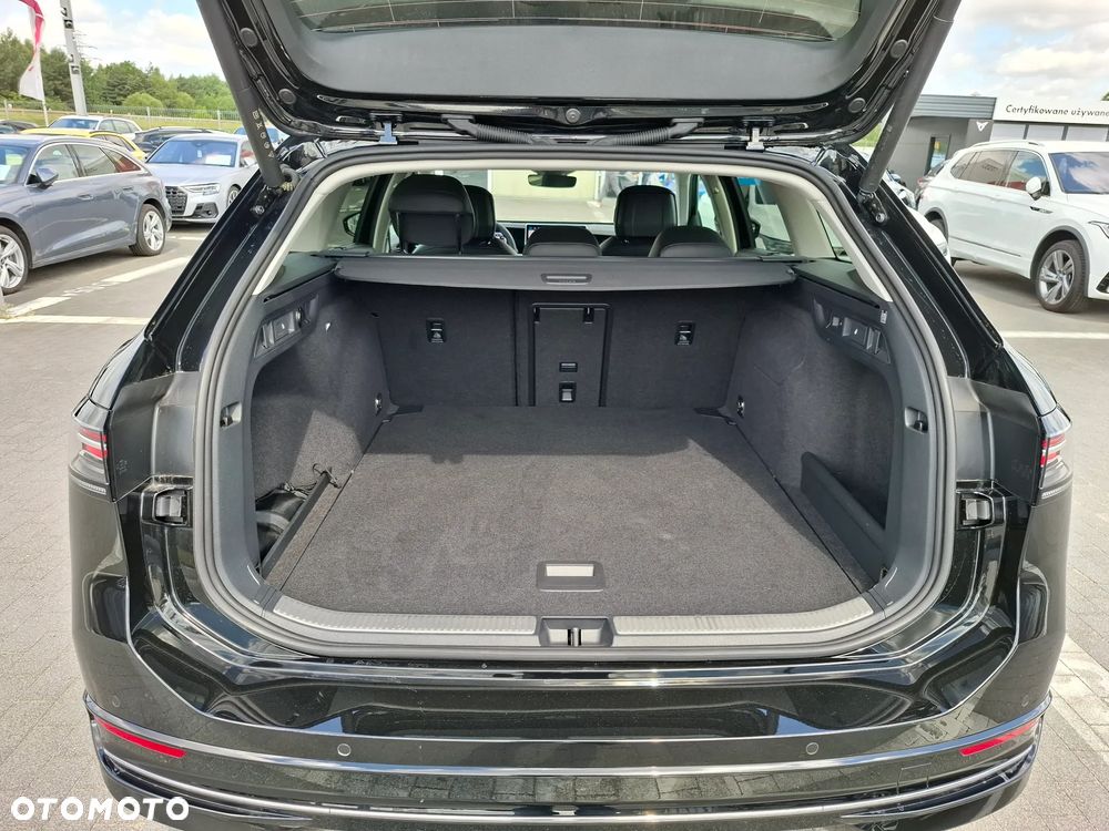 Volkswagen Passat Variant 2.0 TDI SCR DSG Elegance - 14