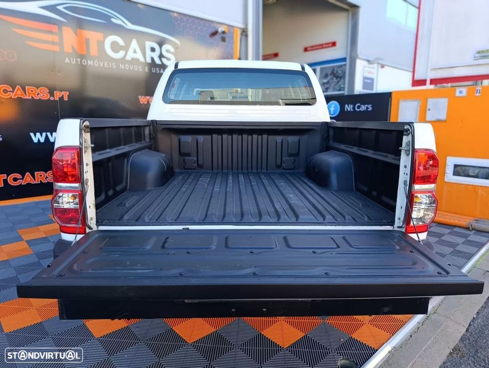 Toyota Hilux 2.5 D-4D 4WD CD CM AC+PM - 11