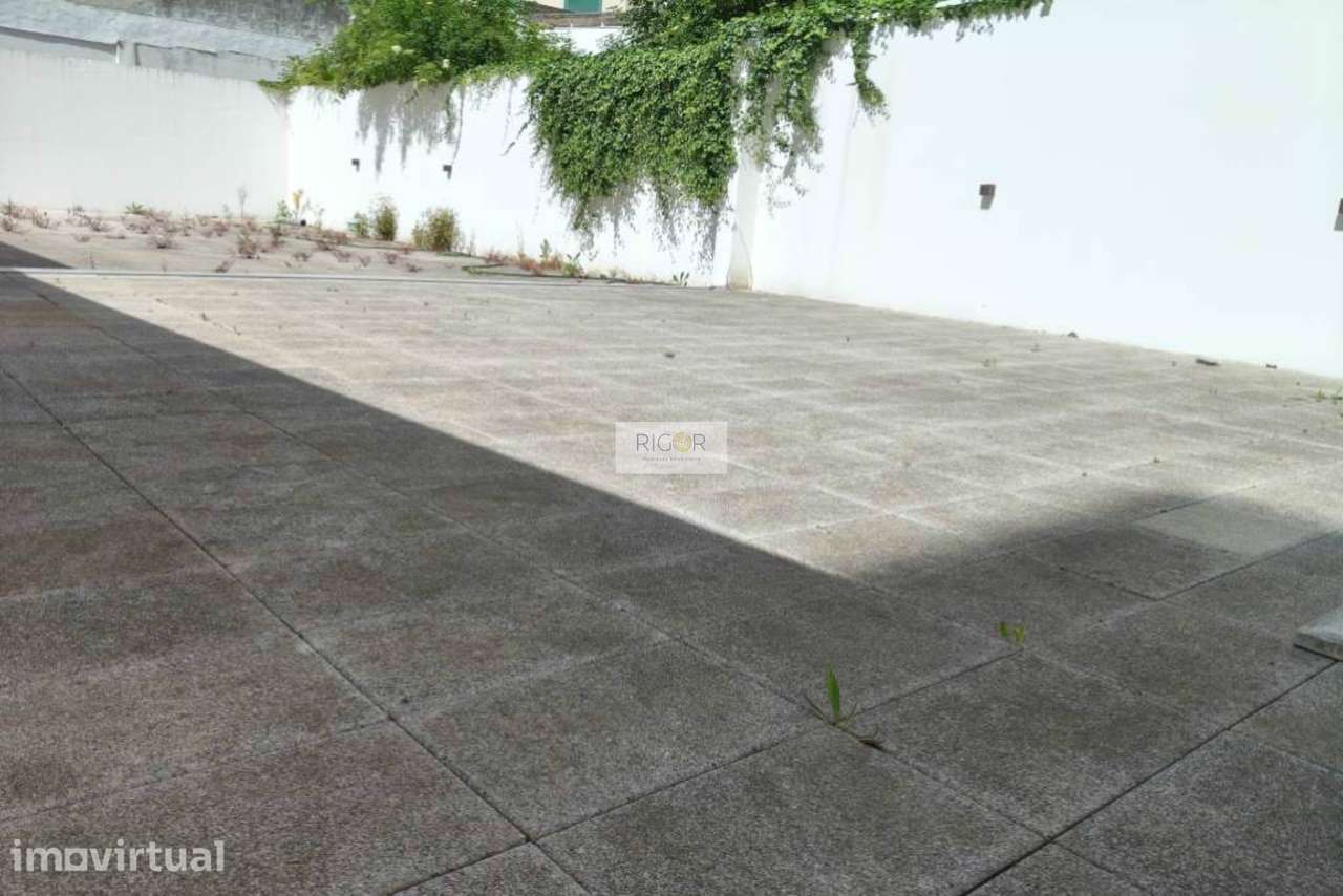 Apartamento T2 com terraço de 255m2 em Matosinhos - Grande imagem: 2/26