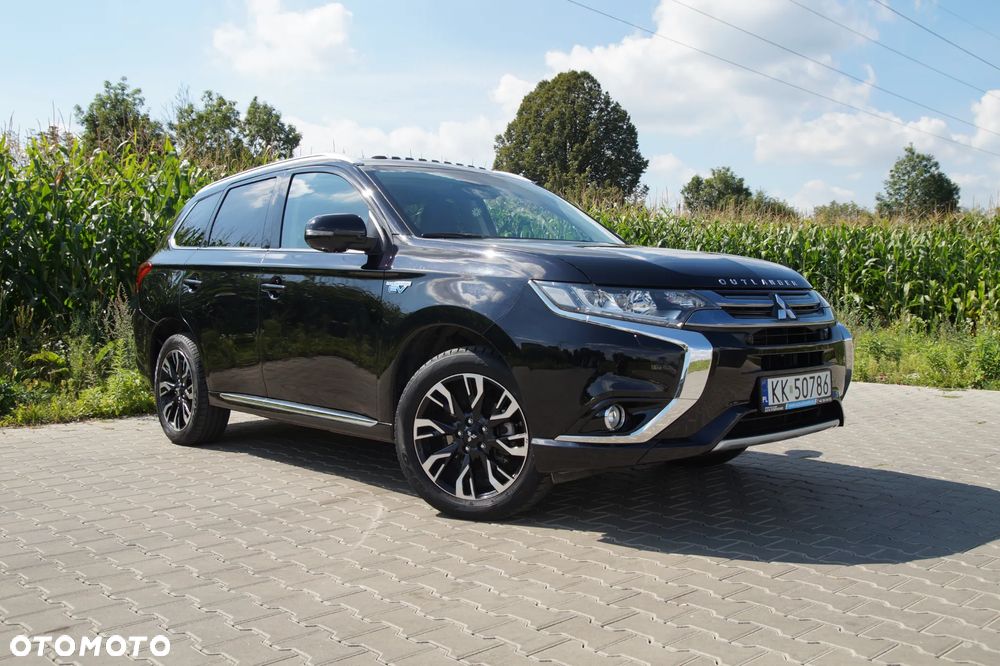 Mitsubishi Outlander Instyle NAVI + - 7