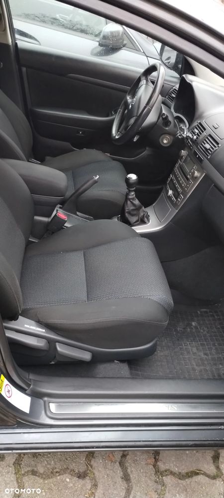 Toyota Avensis 2.0 D-4D Sol - 11