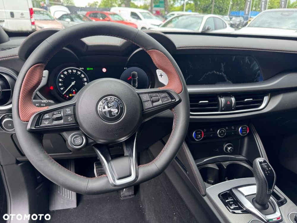 Alfa Romeo Stelvio - 16