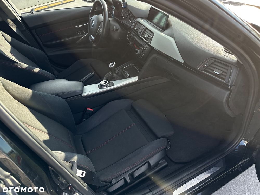 BMW Seria 3 320d DPF Edition Sport - 19