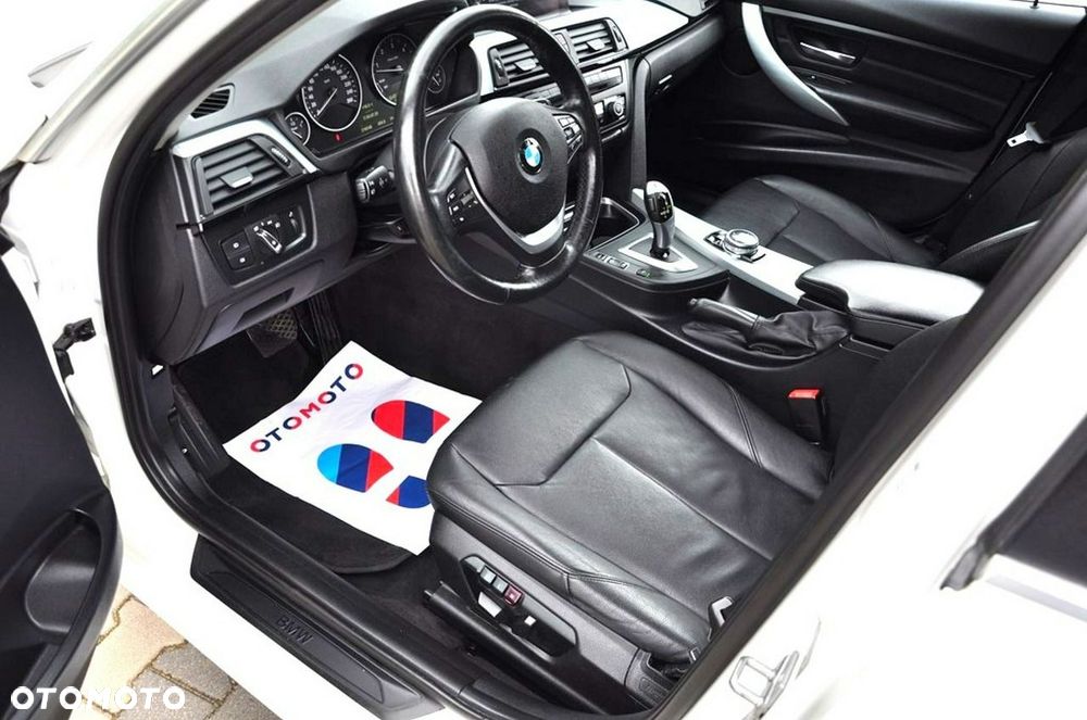 BMW Seria 3 330d xDrive Blue Performance Luxury Line - 32