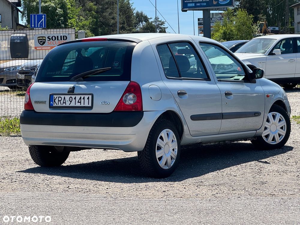 Renault Clio 1.4 16V Privilege - 11