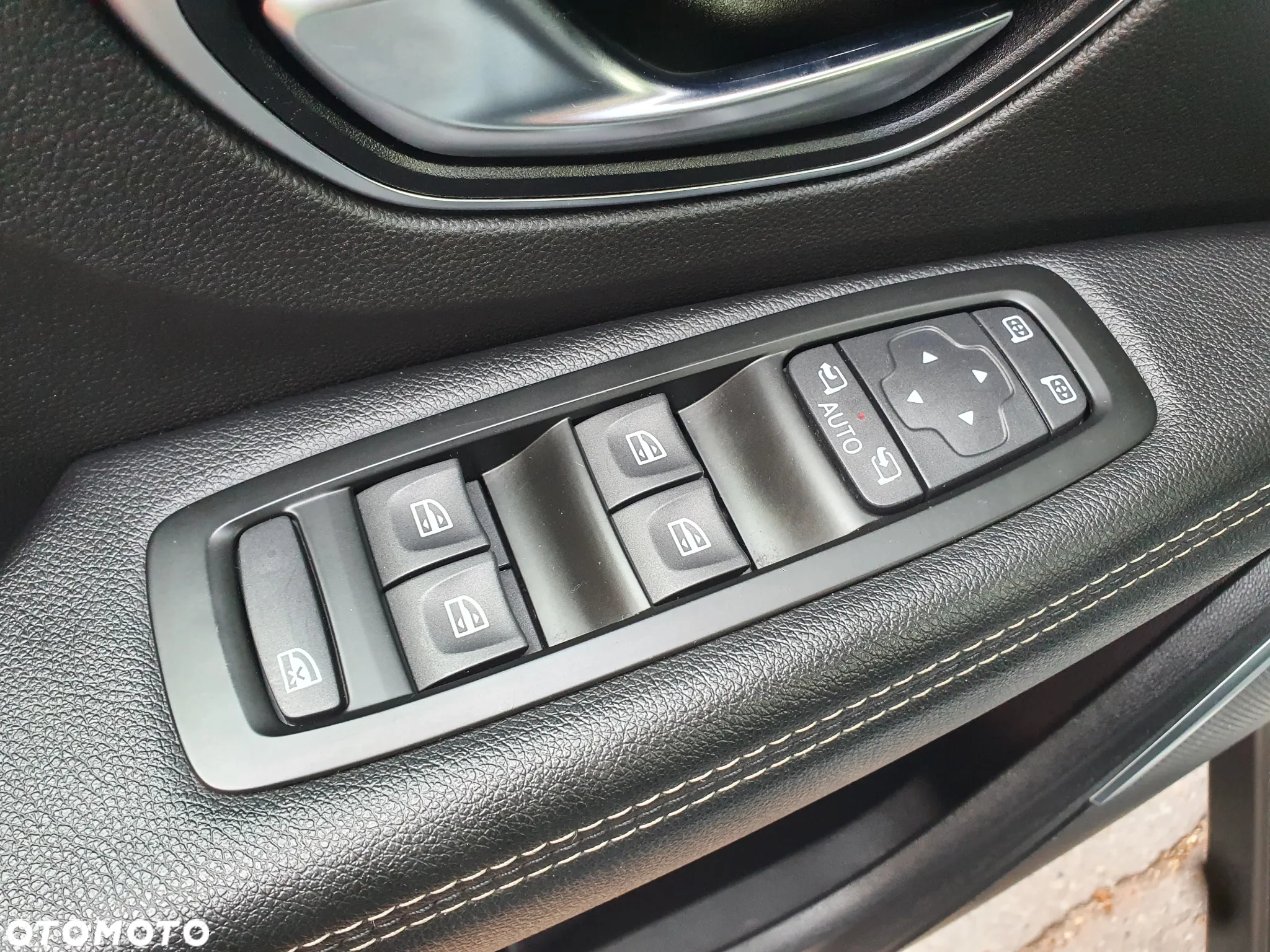 Renault Scenic TCe 140 GPF EDC BLACK EDITION - 21