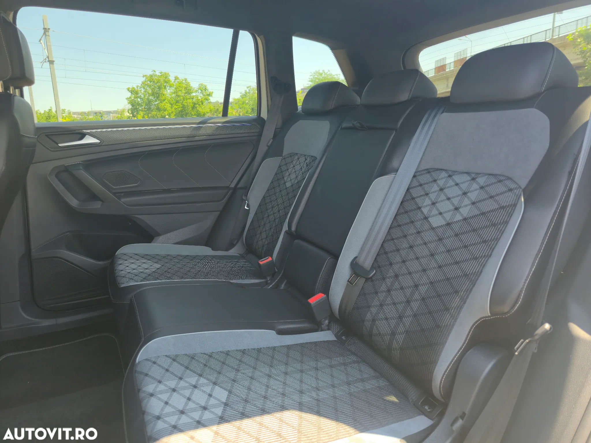 Volkswagen Tiguan Allspace 2.0 TSI 4Mot DSG R-Line - 8