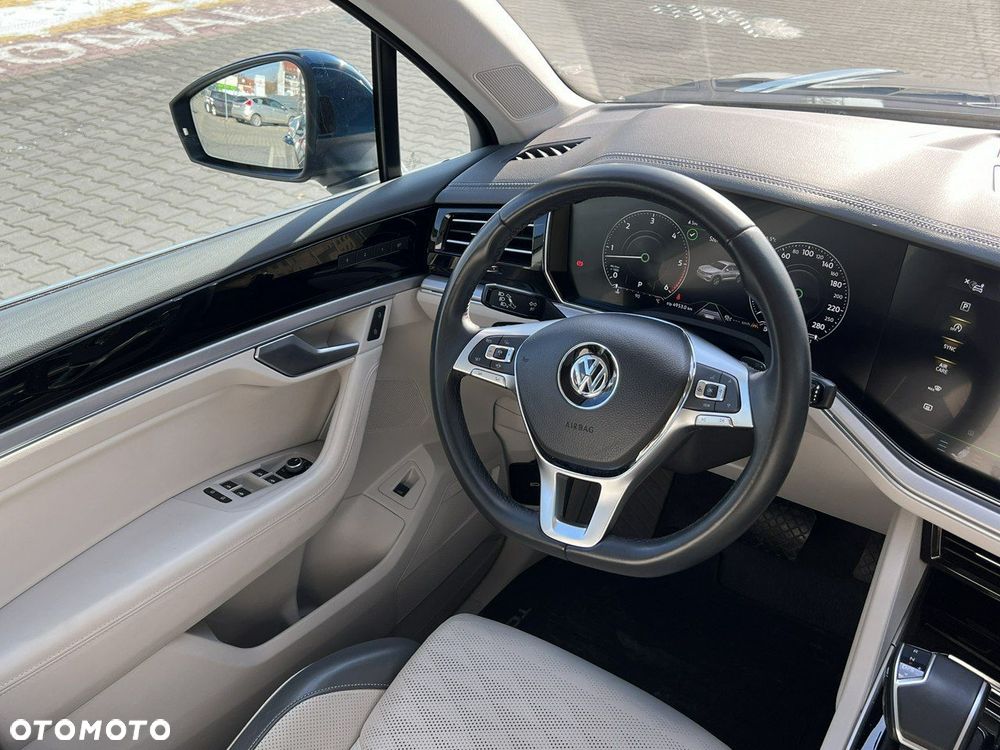 Volkswagen Touareg - 38