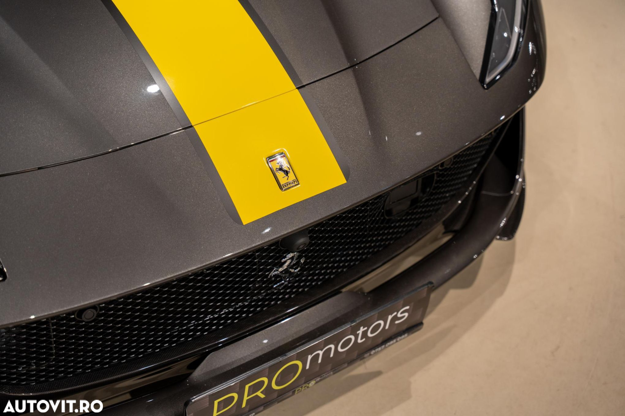Ferrari 812 - 12