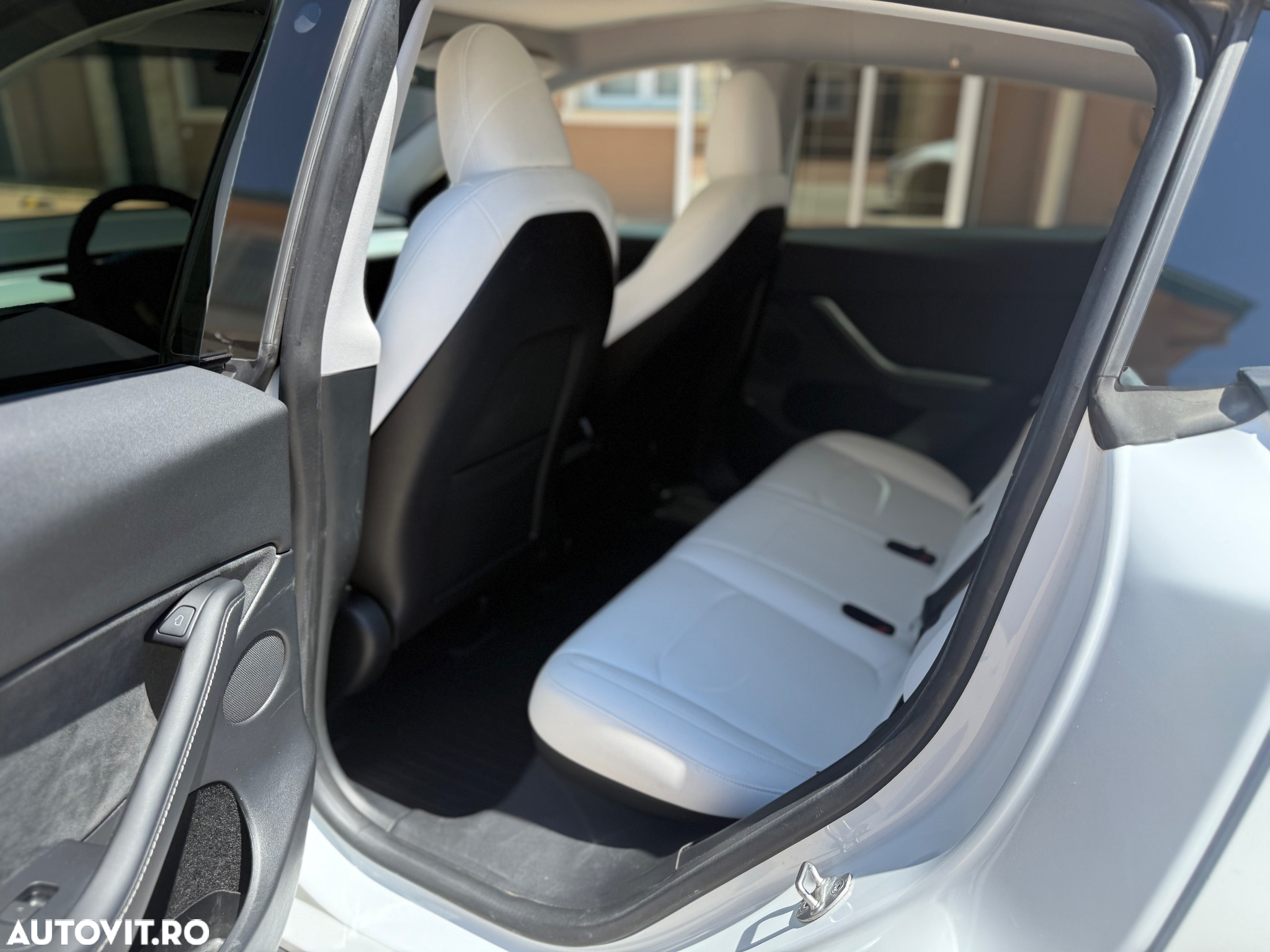 Tesla Model Y RWD - 8
