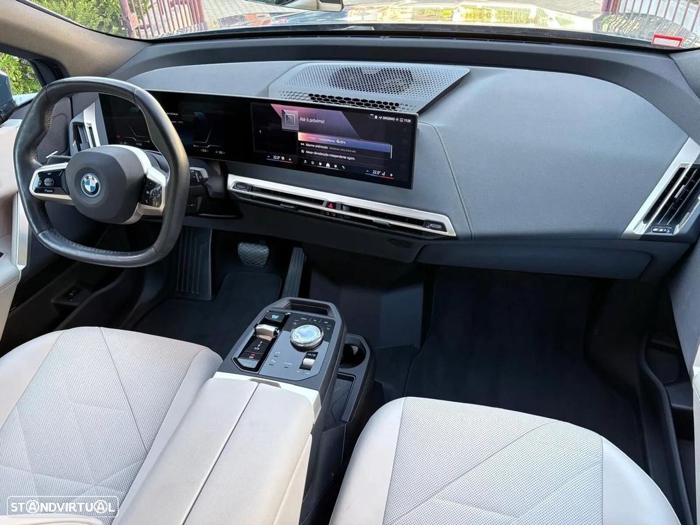 BMW iX xDrive 50 Pack Desportivo - 29