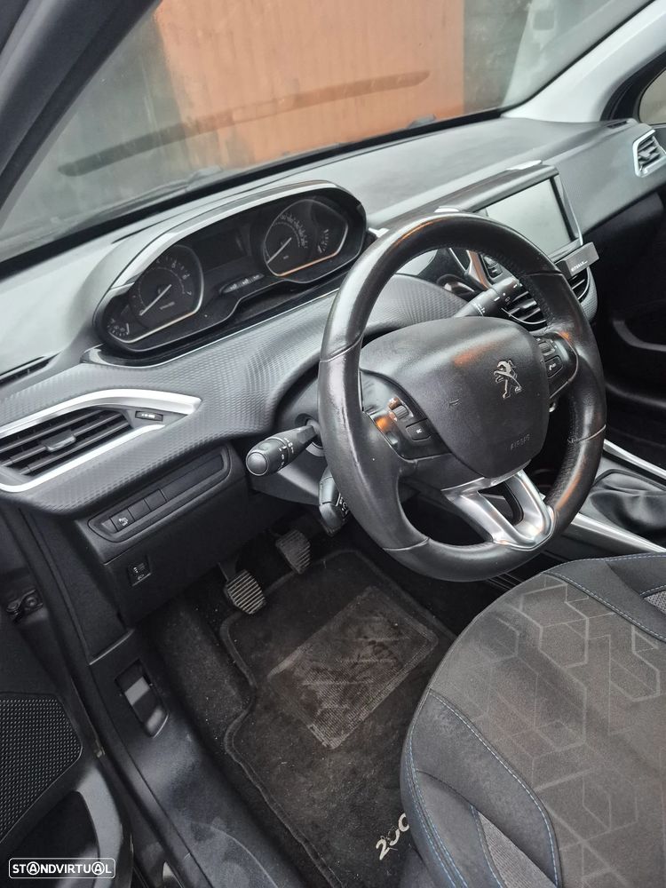 Peugeot 2008 1.2 PureTech Allure - 11