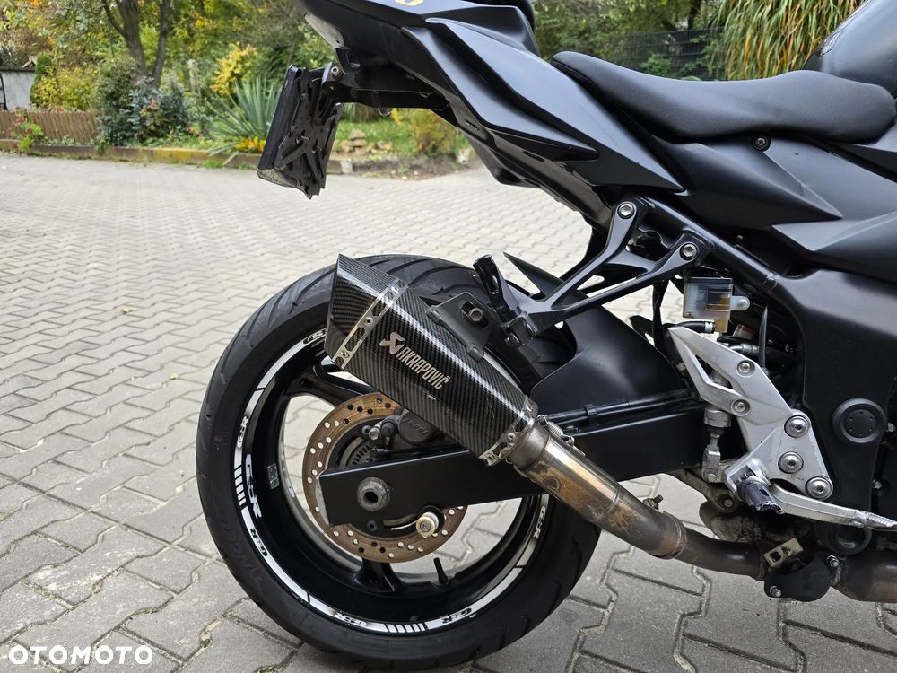 Suzuki GSR - 7