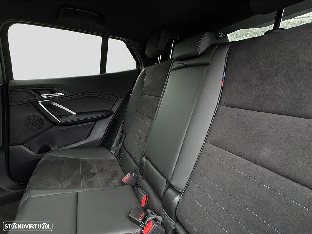 BMW iX2 eDrive20 Pack Desportivo M - 9