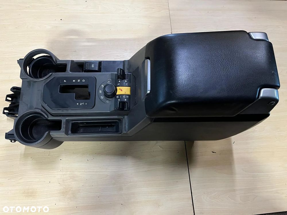 Tunel środkowy konsola podłokietnik czarny Land Rover DIscovery III 3 2005-2009 - 1