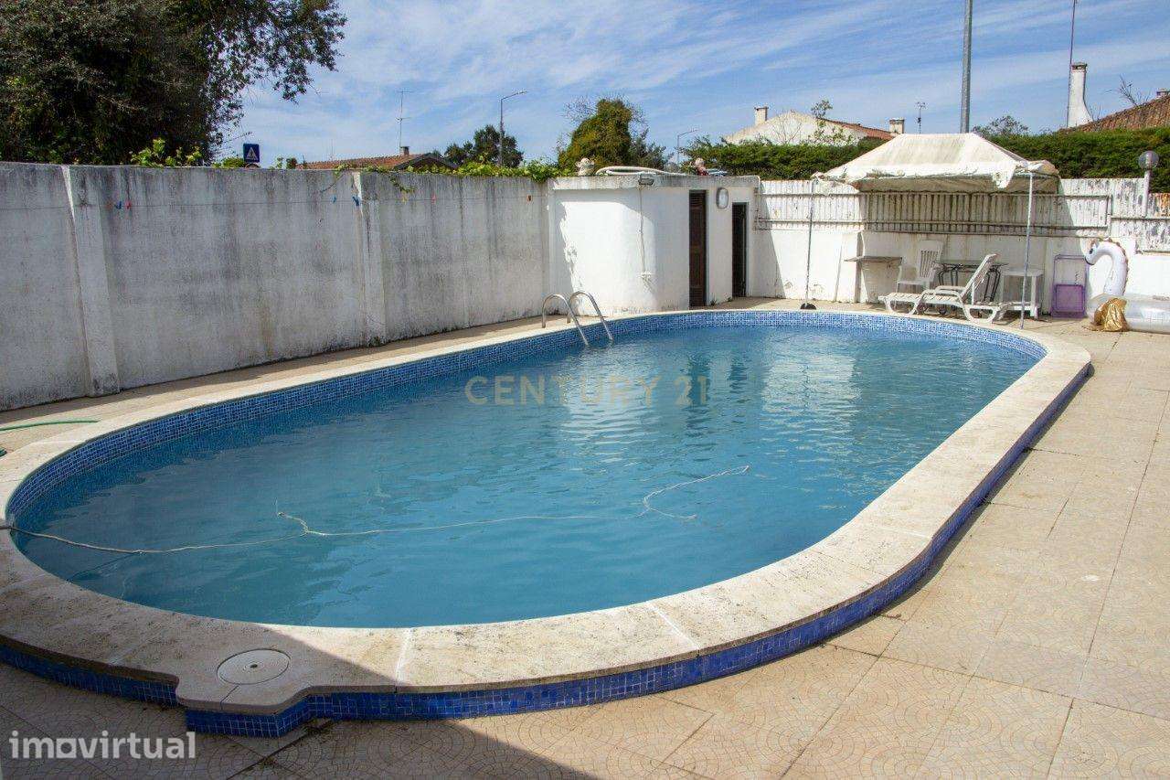 Moradia com Piscina e Terreno com 735 m² - View 4