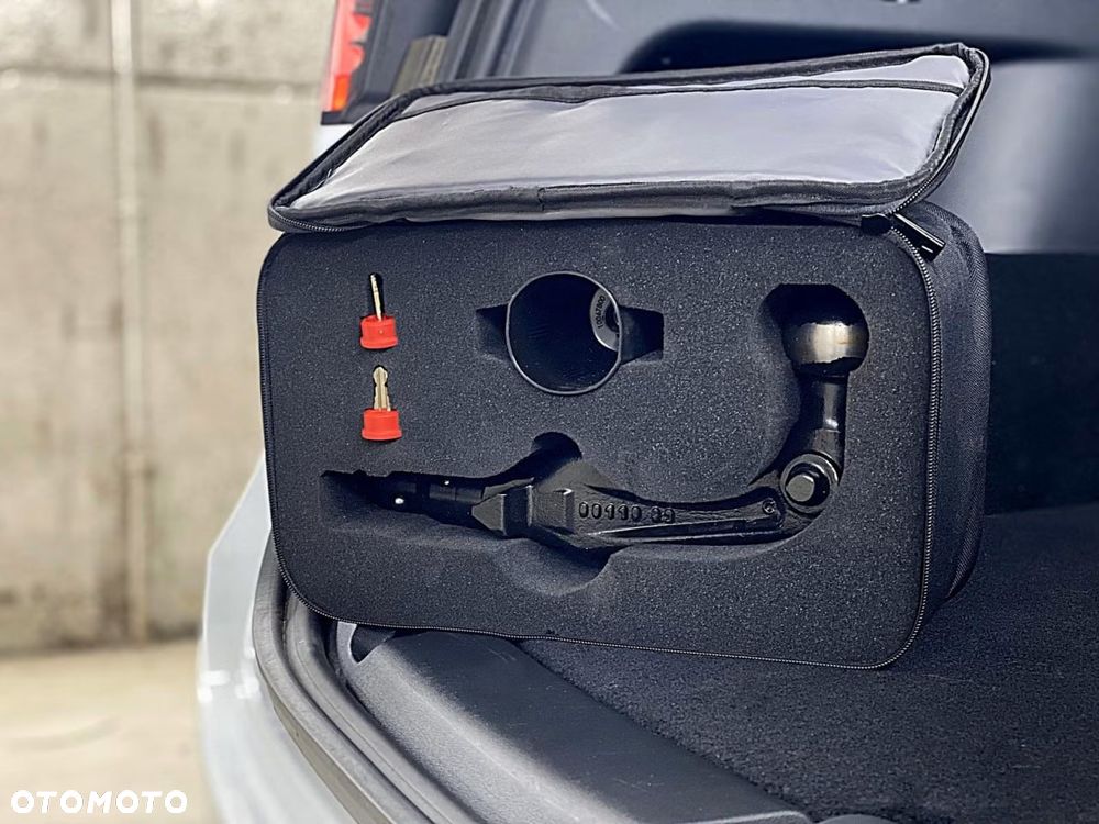 Tesla Model Y Long Range AWD - 10