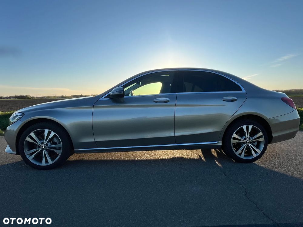Mercedes-Benz Klasa C 300 4Matic 9G-TRONIC Avantgarde - 8