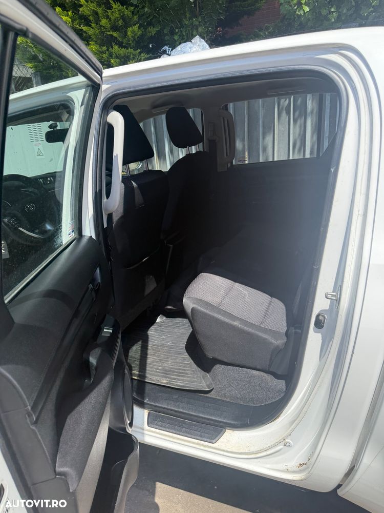 Toyota Hilux 4x4 Double Cab M/T Style - 11