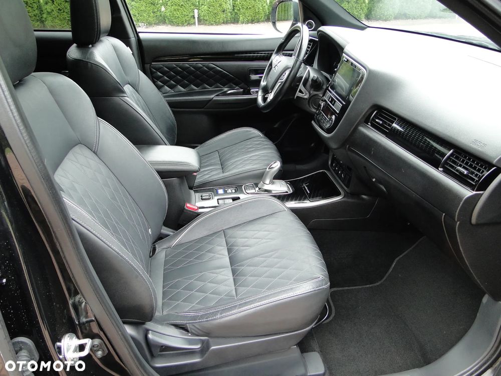 Mitsubishi Outlander Instyle + - 20