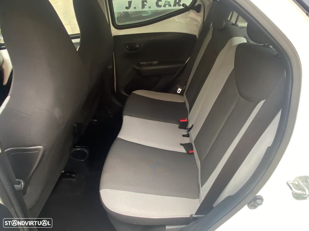 Toyota Aygo x-play touch - 37