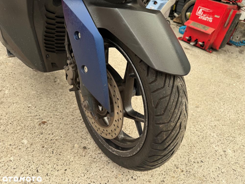 Yamaha X-max - 17