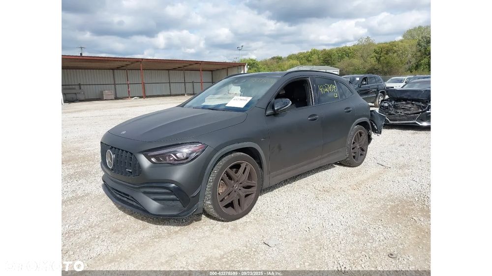 Mercedes-Benz GLA - 2