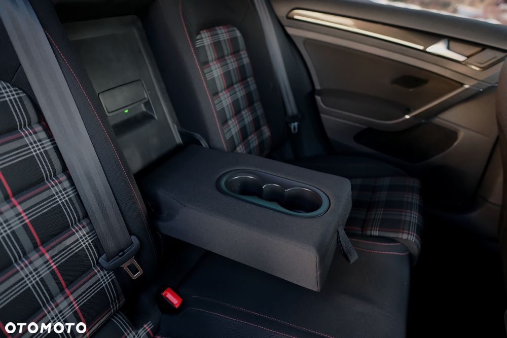 Volkswagen Golf GTI Performance BlueMotion Technology DSG - 17