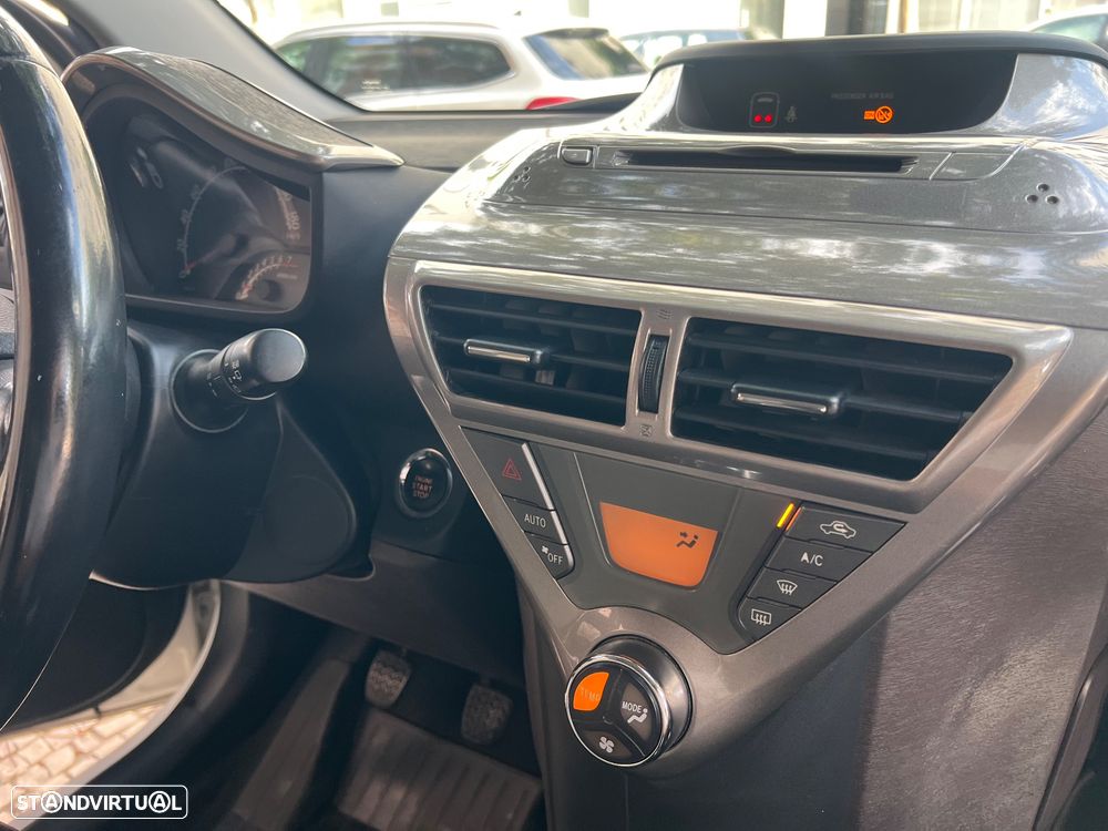 Toyota iQ 1.0 VVT-i Essential+AC - 18