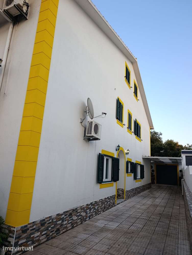 Mouradia Geminada em Lote 500mt , Sala.Coz.Quarto em Suite 25mts. 4WC. - Grande imagem: 2/33