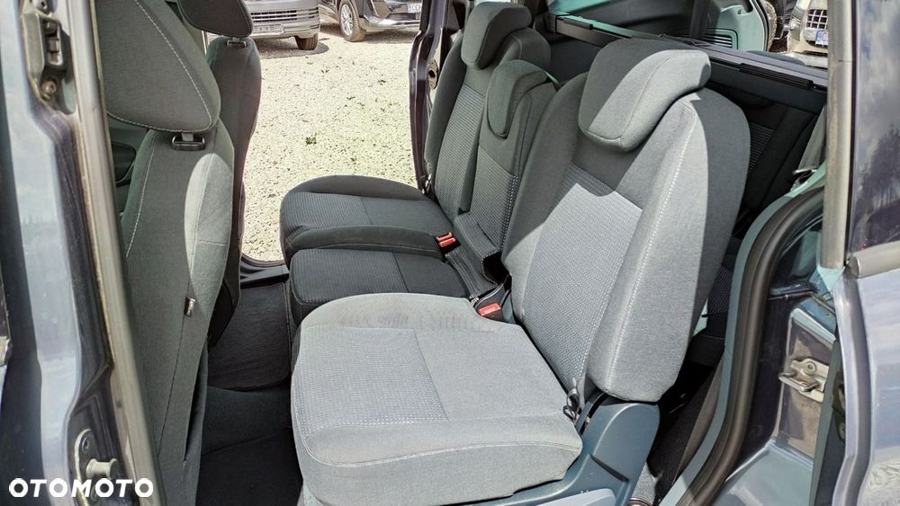 Ford Grand C-MAX - 30